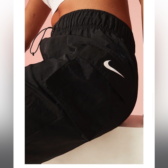 Small black Nike shorts - Picture 2 of 4